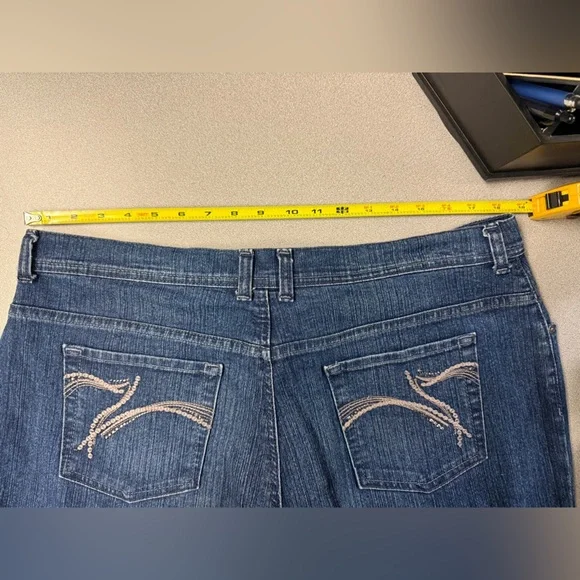 Gloria Vanderbilt - Picture 7 of 7